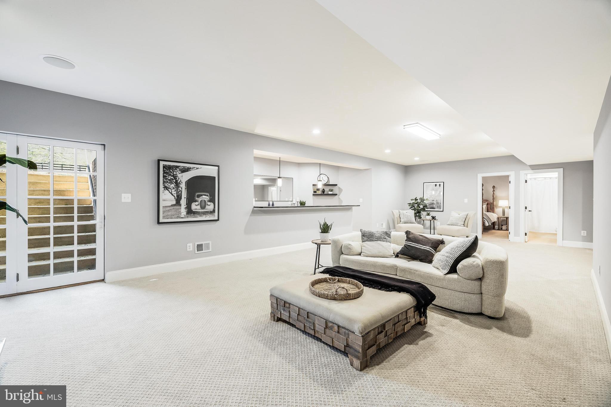 16319 Hunter Place Leesburg, VA 20176 - Photo 45 of 71 a living room with furniture and a window