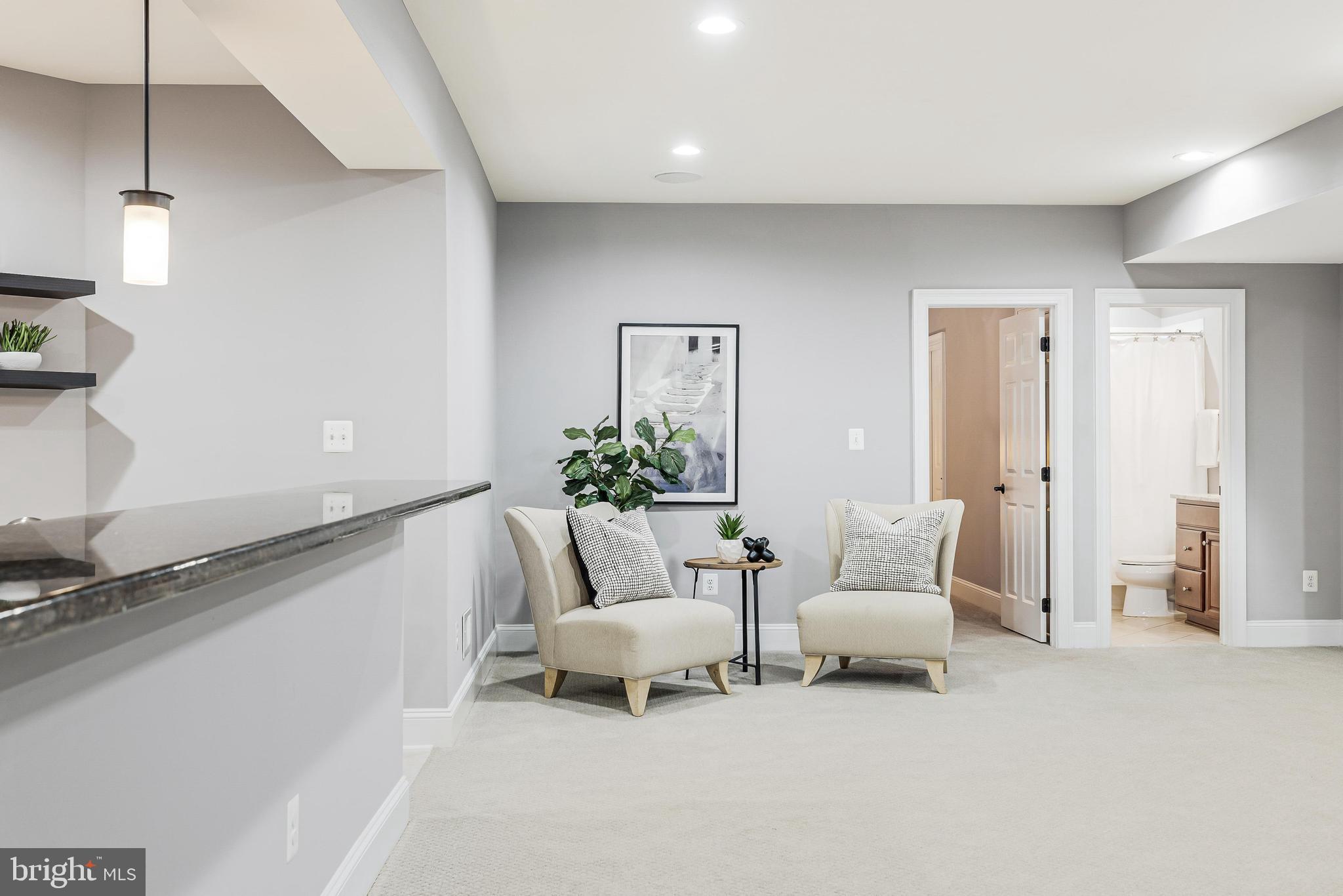 16319 Hunter Place Leesburg, VA 20176 - Photo 47 of 71 a living room with furniture