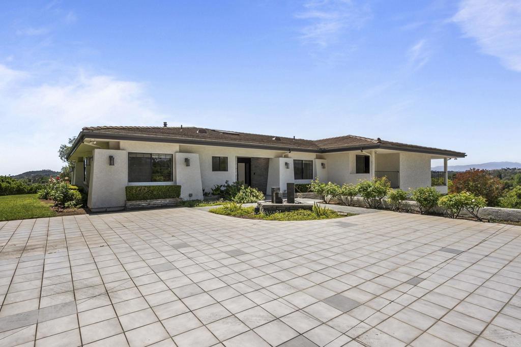 19 Gateview Drive Fallbrook, CA 92028 - Photo 9 of 76 19 Gateview Dr, Fallbrook, Luxury Home, Single-Level Main Floor Living, Attached ADU, Guard-Gated
