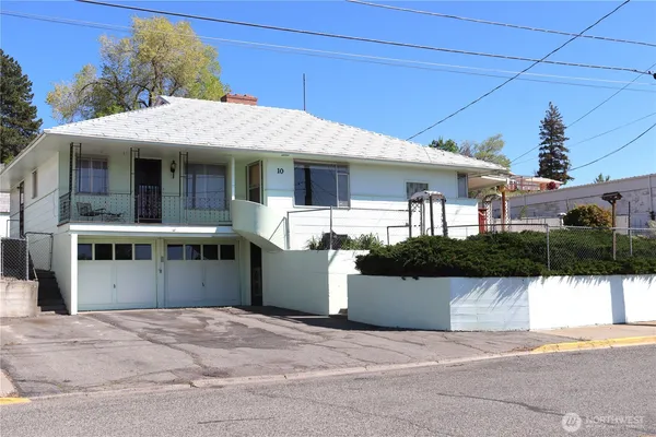 $310,000 | 10 Dewberry Avenue West, Omak, WA 98841
