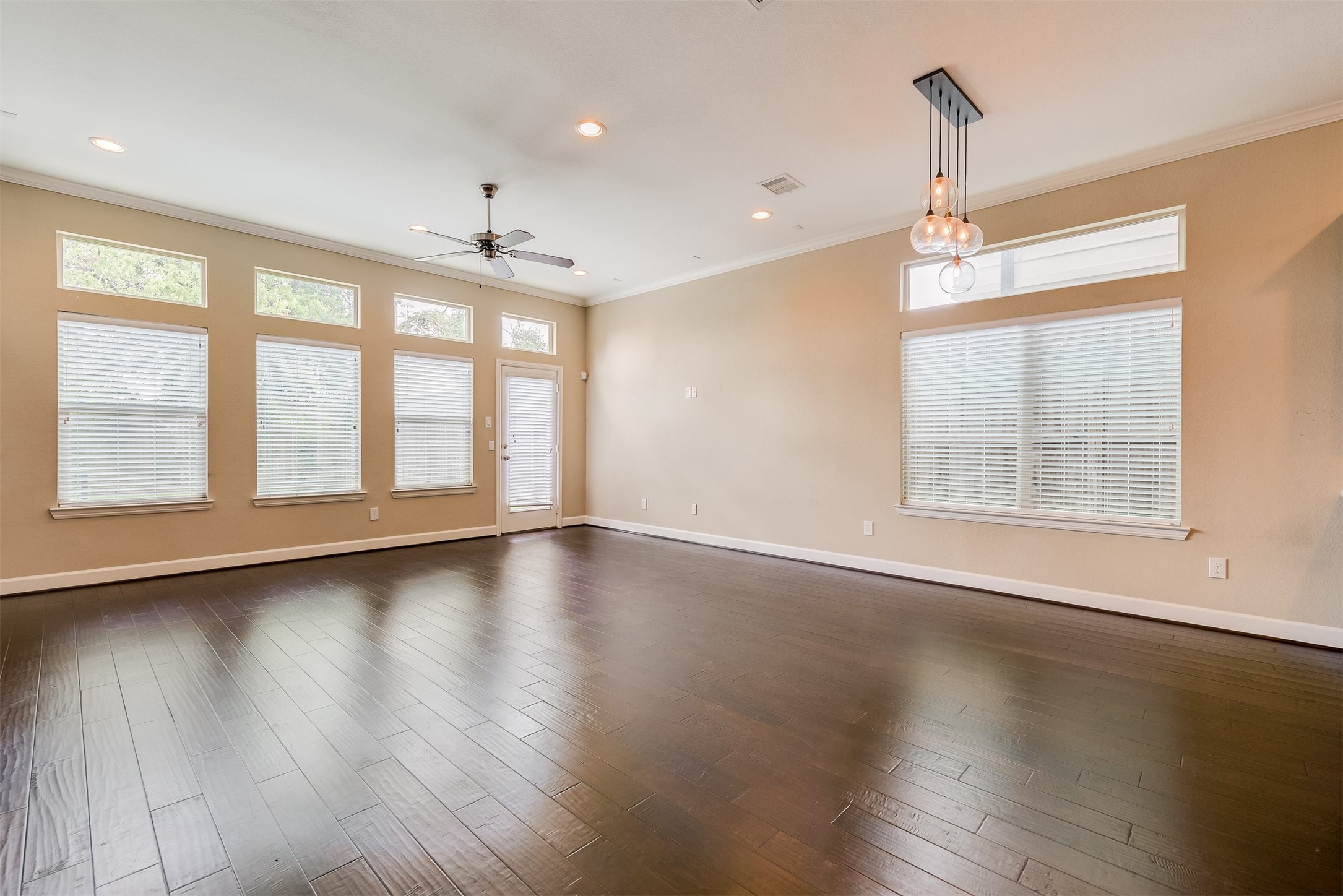 5807 Larkin Street Houston, TX 77007 - Photo 7 of 33