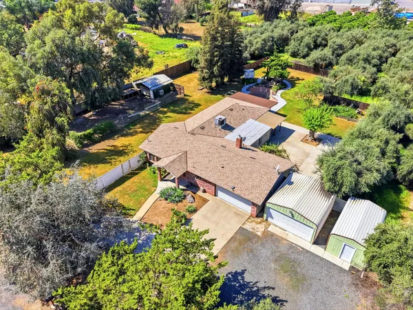 $425,000 | 24053 Road 212, Lindsay, CA 93247