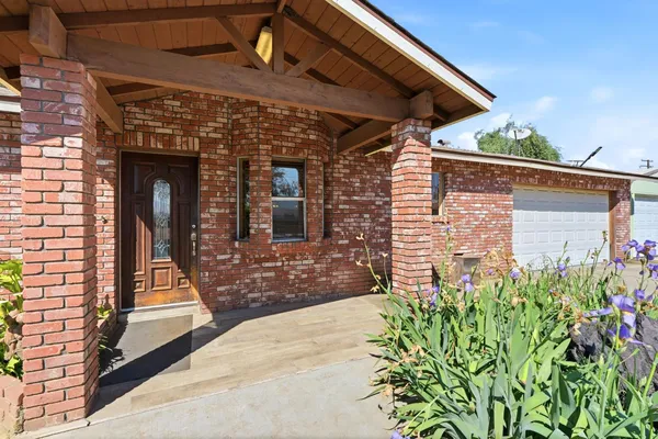 $425,000 | 24053 Road 212, Lindsay, CA 93247