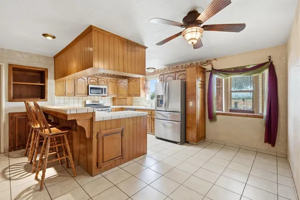 $425,000 | 24053 Road 212, Lindsay, CA 93247