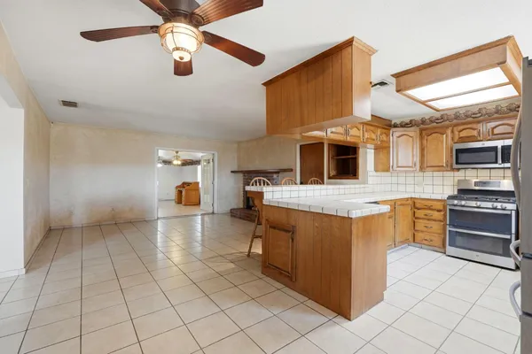 $425,000 | 24053 Road 212, Lindsay, CA 93247