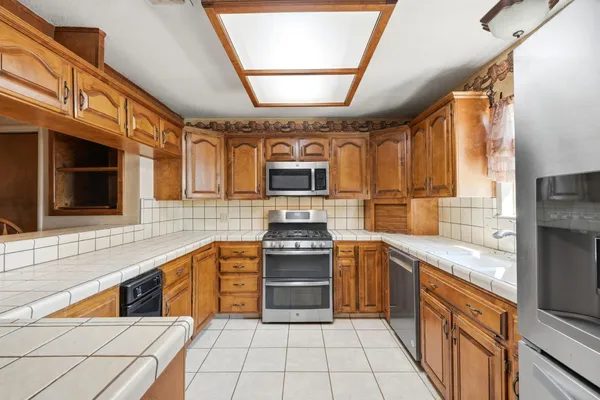 $425,000 | 24053 Road 212, Lindsay, CA 93247