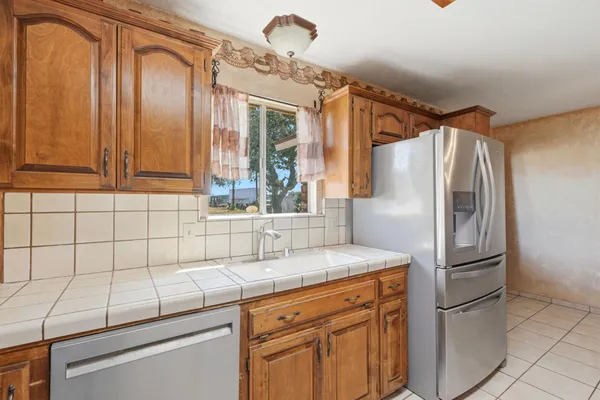 $425,000 | 24053 Road 212, Lindsay, CA 93247