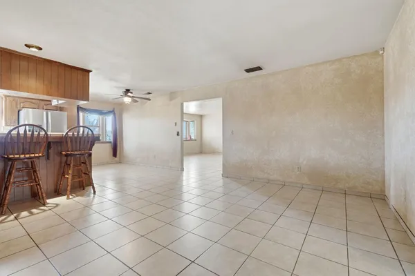 $425,000 | 24053 Road 212, Lindsay, CA 93247