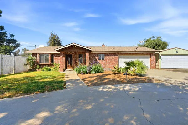 $425,000 | 24053 Road 212, Lindsay, CA 93247