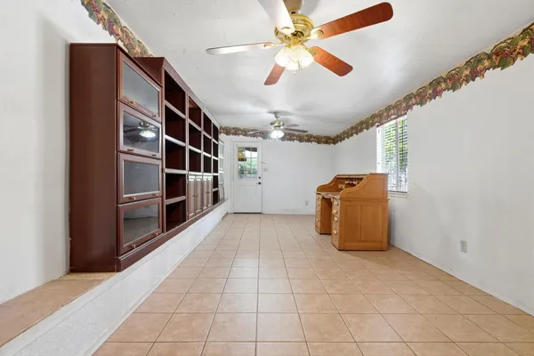 $425,000 | 24053 Road 212, Lindsay, CA 93247