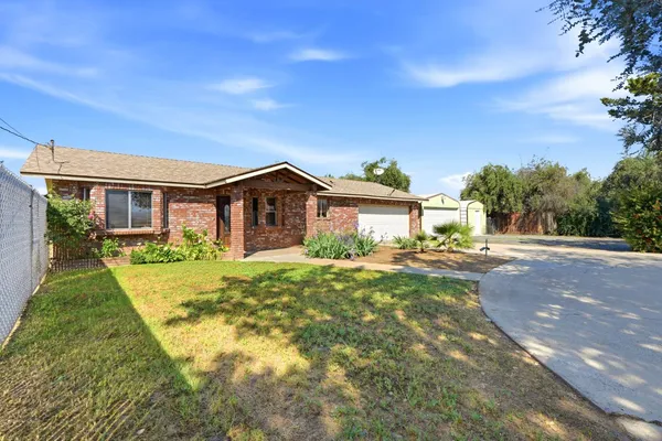 $425,000 | 24053 Road 212, Lindsay, CA 93247