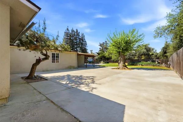 $425,000 | 24053 Road 212, Lindsay, CA 93247
