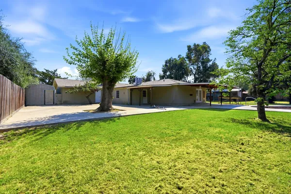 $425,000 | 24053 Road 212, Lindsay, CA 93247