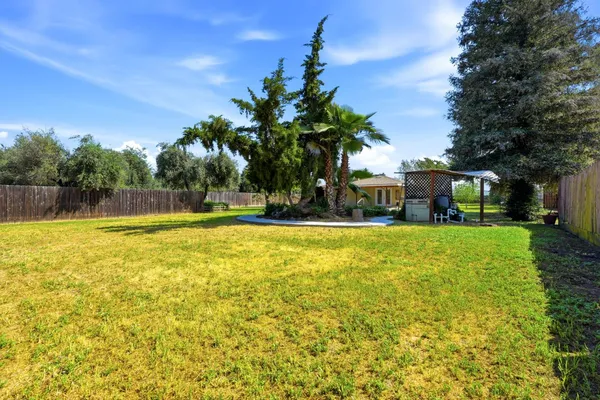 $425,000 | 24053 Road 212, Lindsay, CA 93247