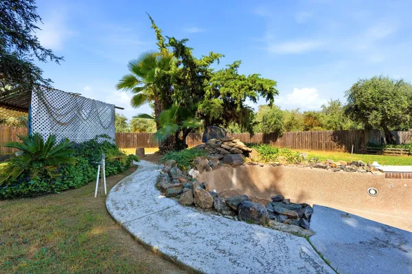 $425,000 | 24053 Road 212, Lindsay, CA 93247