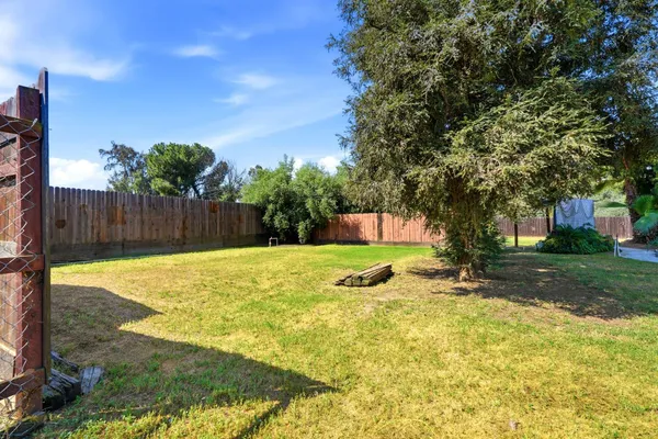 $425,000 | 24053 Road 212, Lindsay, CA 93247