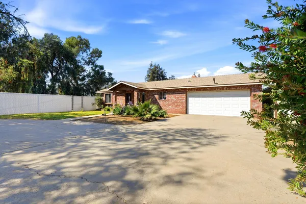 $425,000 | 24053 Road 212, Lindsay, CA 93247