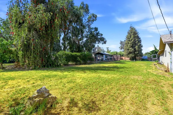 $425,000 | 24053 Road 212, Lindsay, CA 93247
