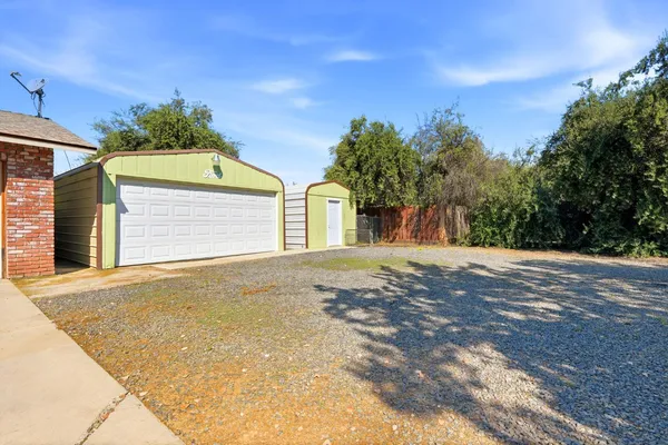 $425,000 | 24053 Road 212, Lindsay, CA 93247