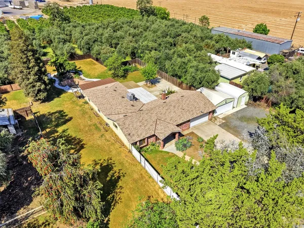 $425,000 | 24053 Road 212, Lindsay, CA 93247