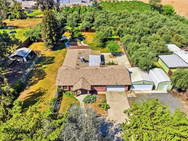 $425,000 | 24053 Road 212, Lindsay, CA 93247