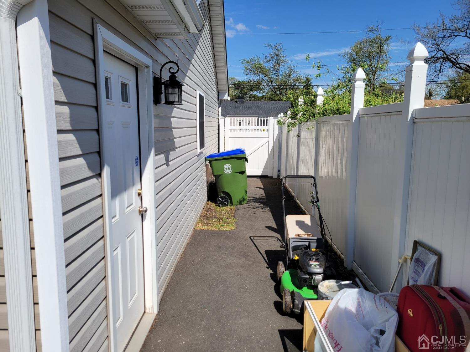 4 Kenmore Road Edison, NJ 08817 - Photo 49 of 55