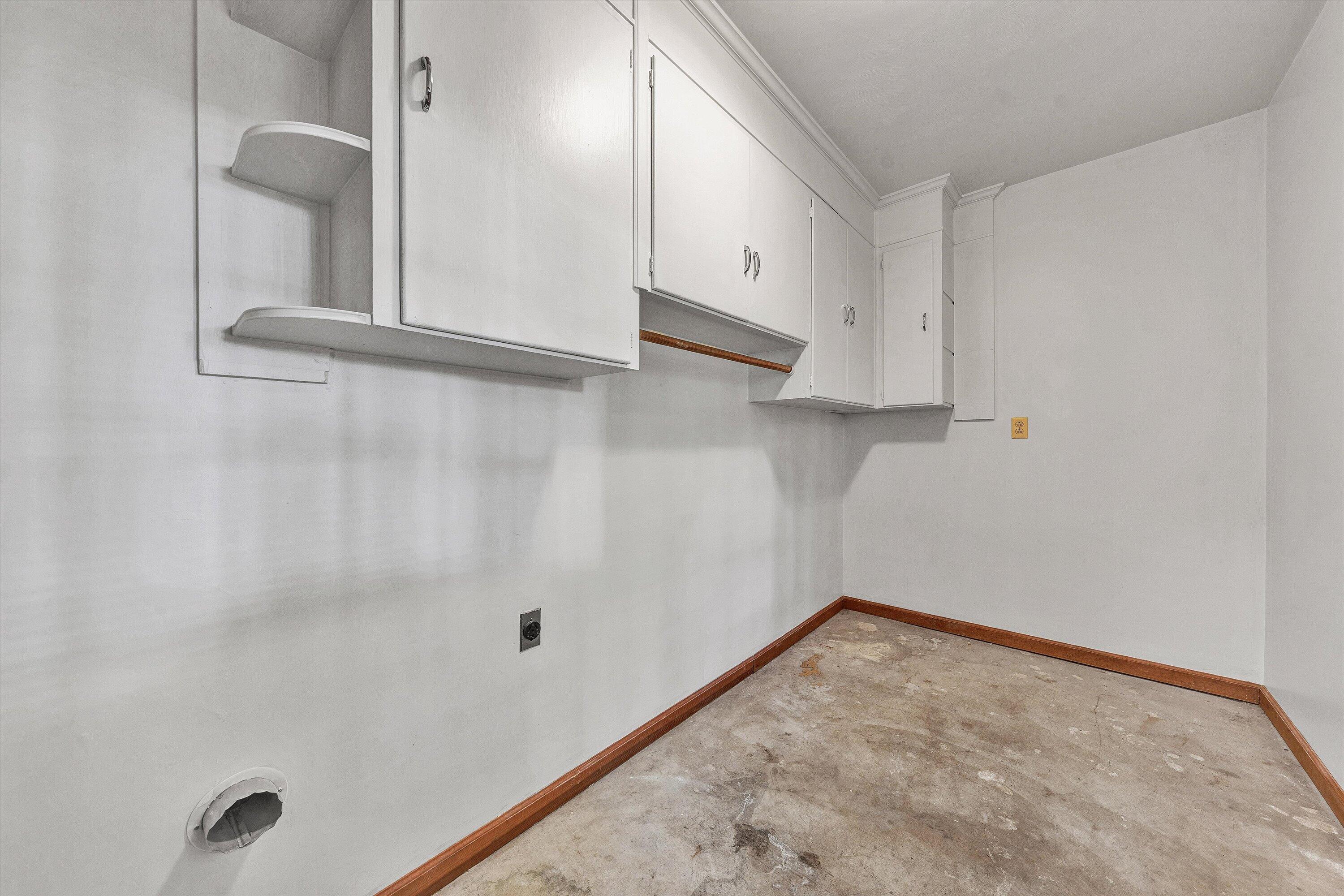 1574 Shady Run Road Vinton, VA 24179 - Photo 9 of 27 Laundry/Mud