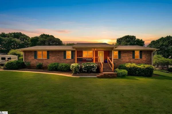 $329,900 | 205 Oxmoor Drive, Anderson, SC 29625