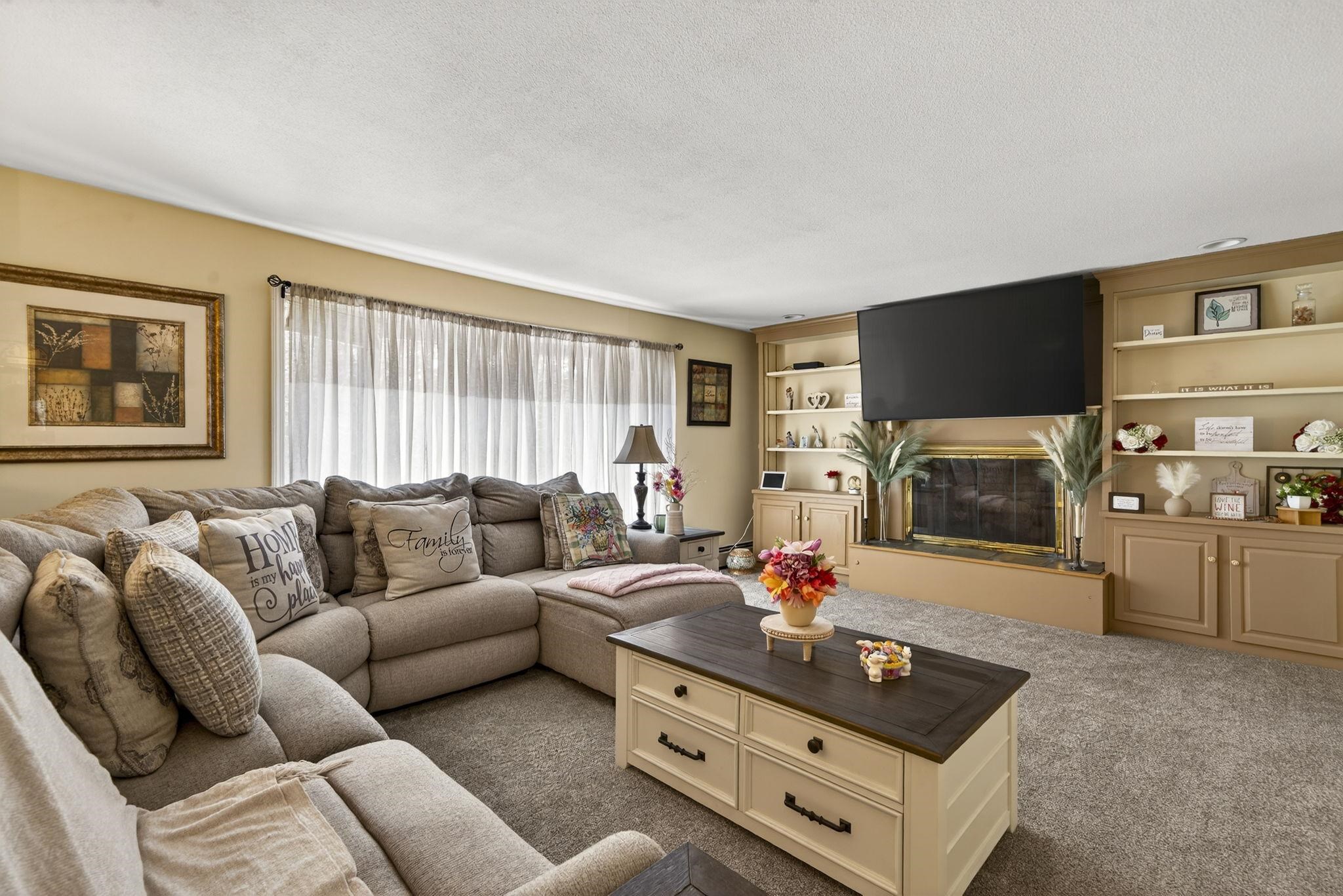 28 Spring Road Amherst, NH 03031 - Photo 6 of 60