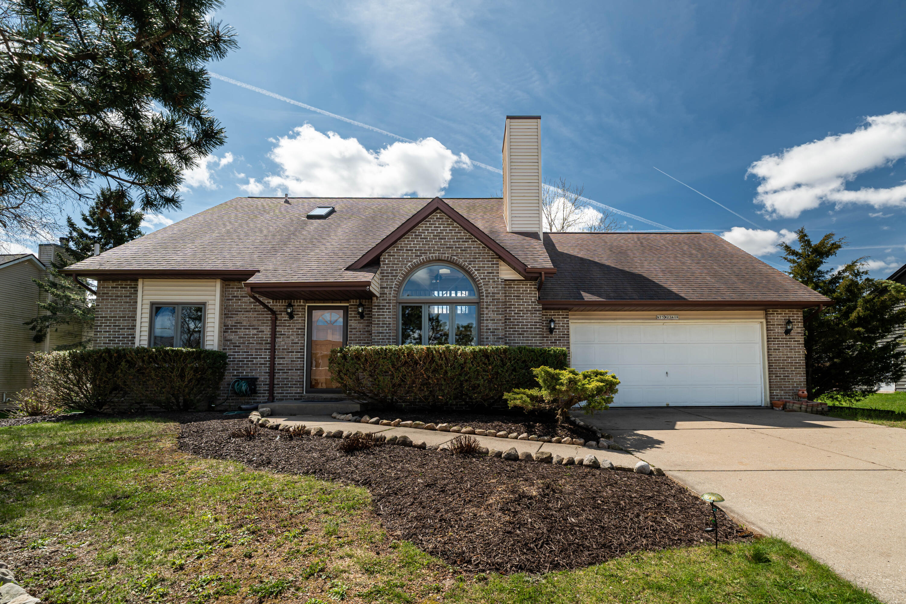 N75W23419 North Ridgeview Circle Sussex, WI 53089 - Photo 1 of 54 Front with Circular Transom03