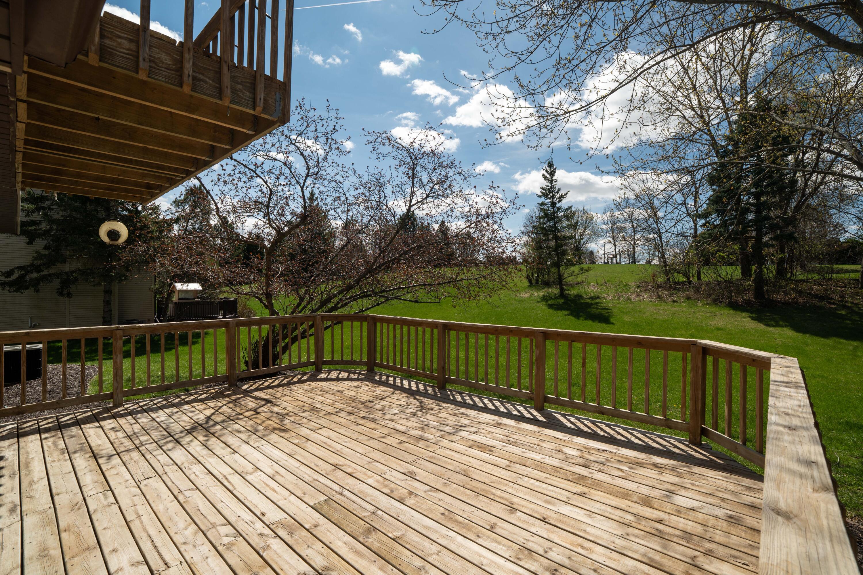 N75W23419 North Ridgeview Circle Sussex, WI 53089 - Photo 2 of 54 views of treed Border
