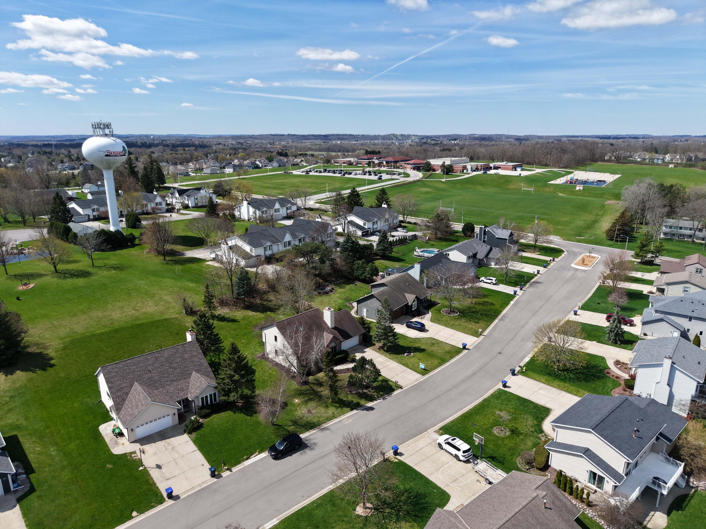 N75W23419 North Ridgeview Circle Sussex, WI 53089 - Photo 26 of 54 DJI_20260420113233_0008_D