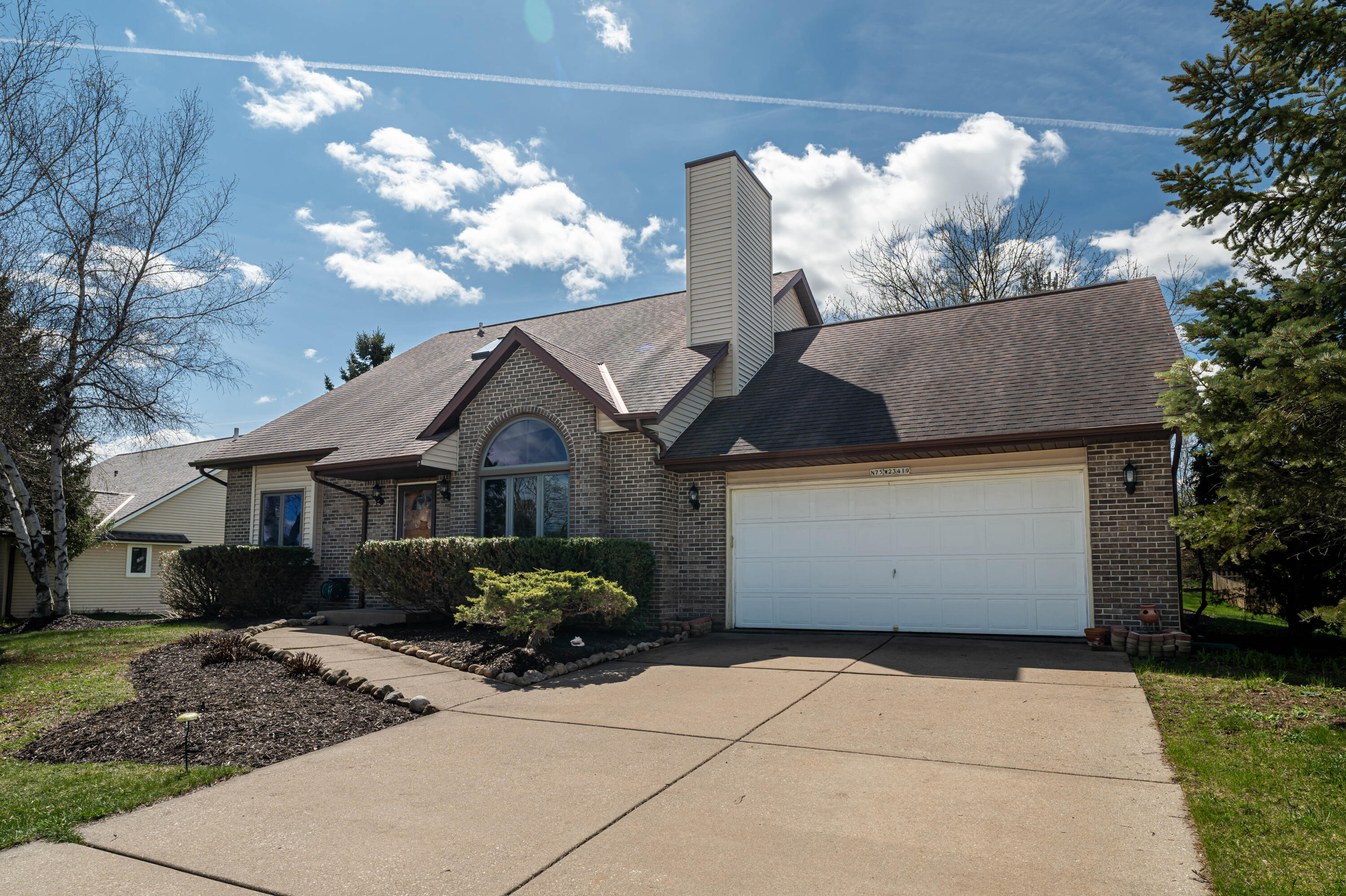 N75W23419 North Ridgeview Circle Sussex, WI 53089 - Photo 46 of 54 Ample parking for guests