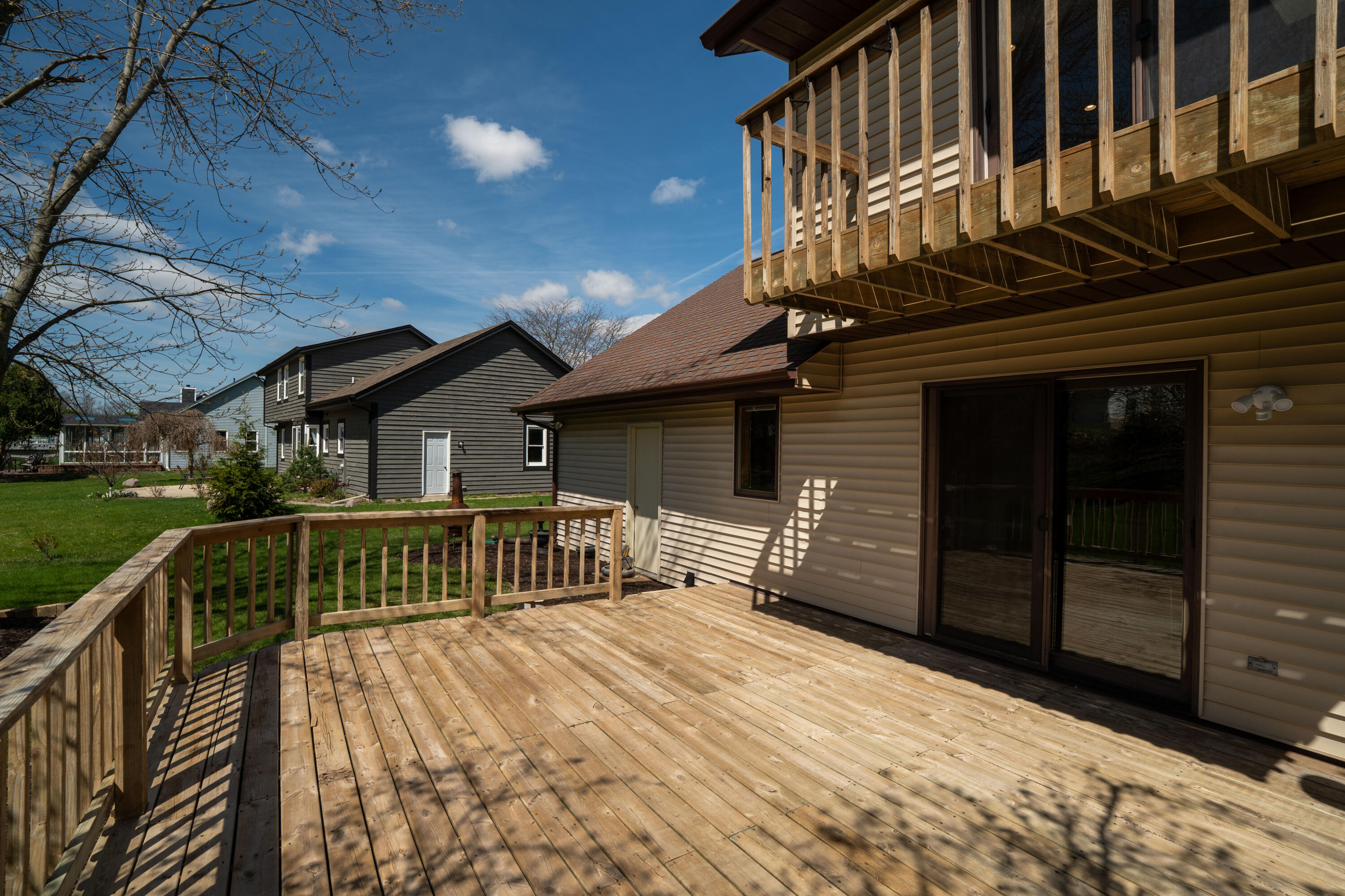 N75W23419 North Ridgeview Circle Sussex, WI 53089 - Photo 47 of 54 Spacious deck