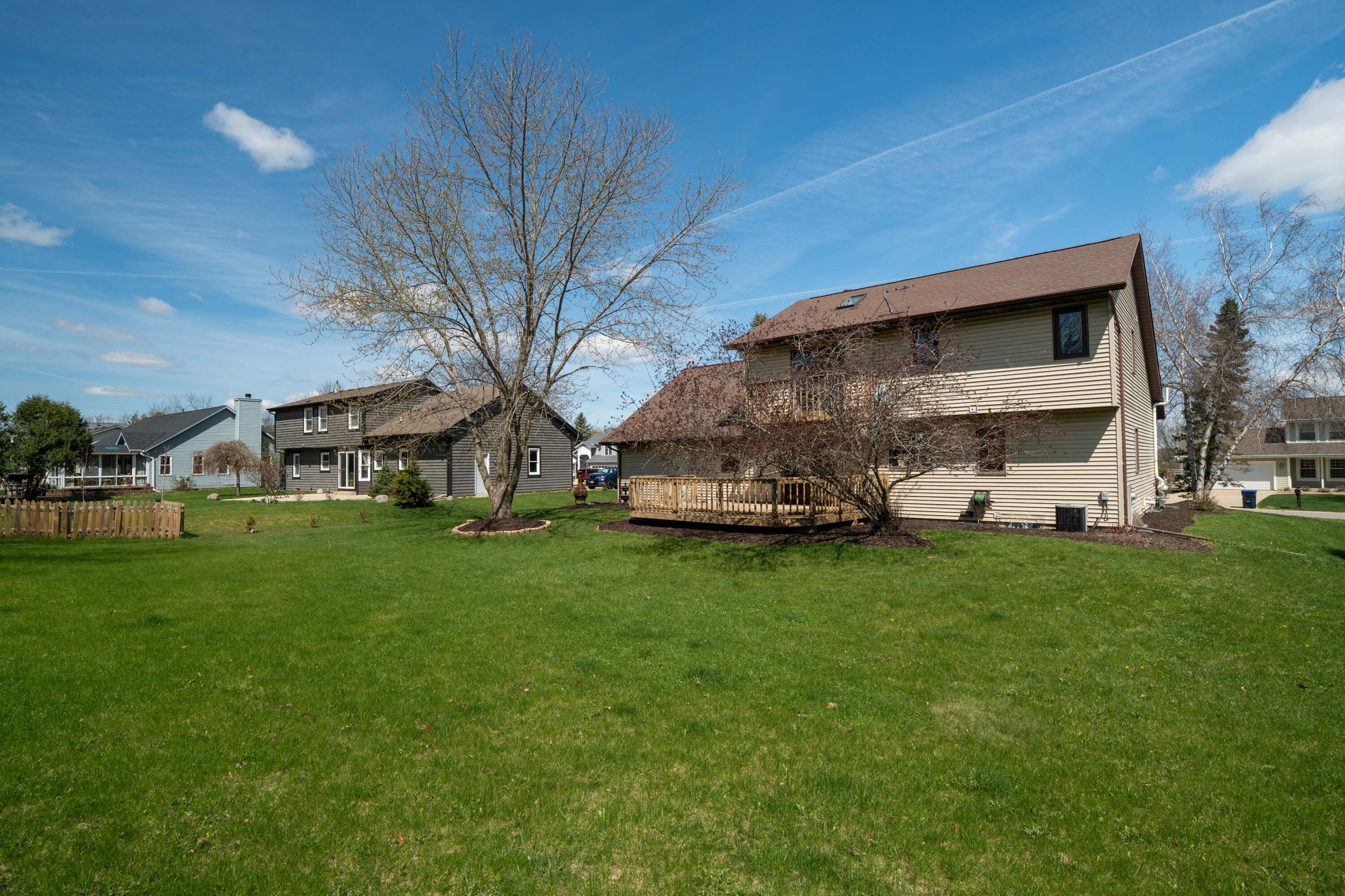 N75W23419 North Ridgeview Circle Sussex, WI 53089 - Photo 49 of 54 Sunny Back yard