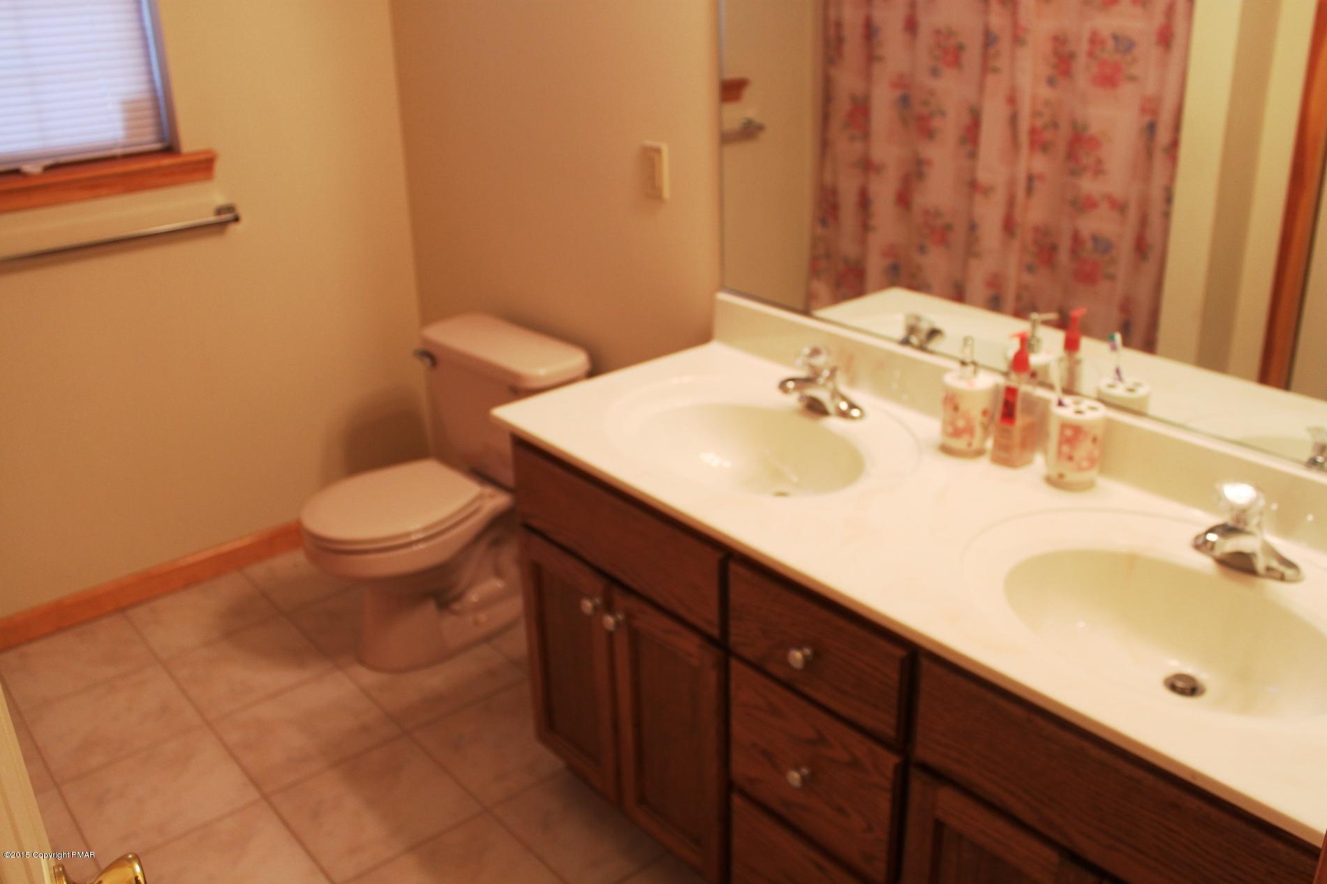 163 Potato Path Road Kunkletown, PA 18058 - Photo 23 of 33 Main Bath