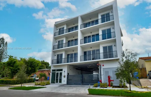 $3,000 | 2010 Southwest 25th Terrace, Unit 205, Miami, FL 33133