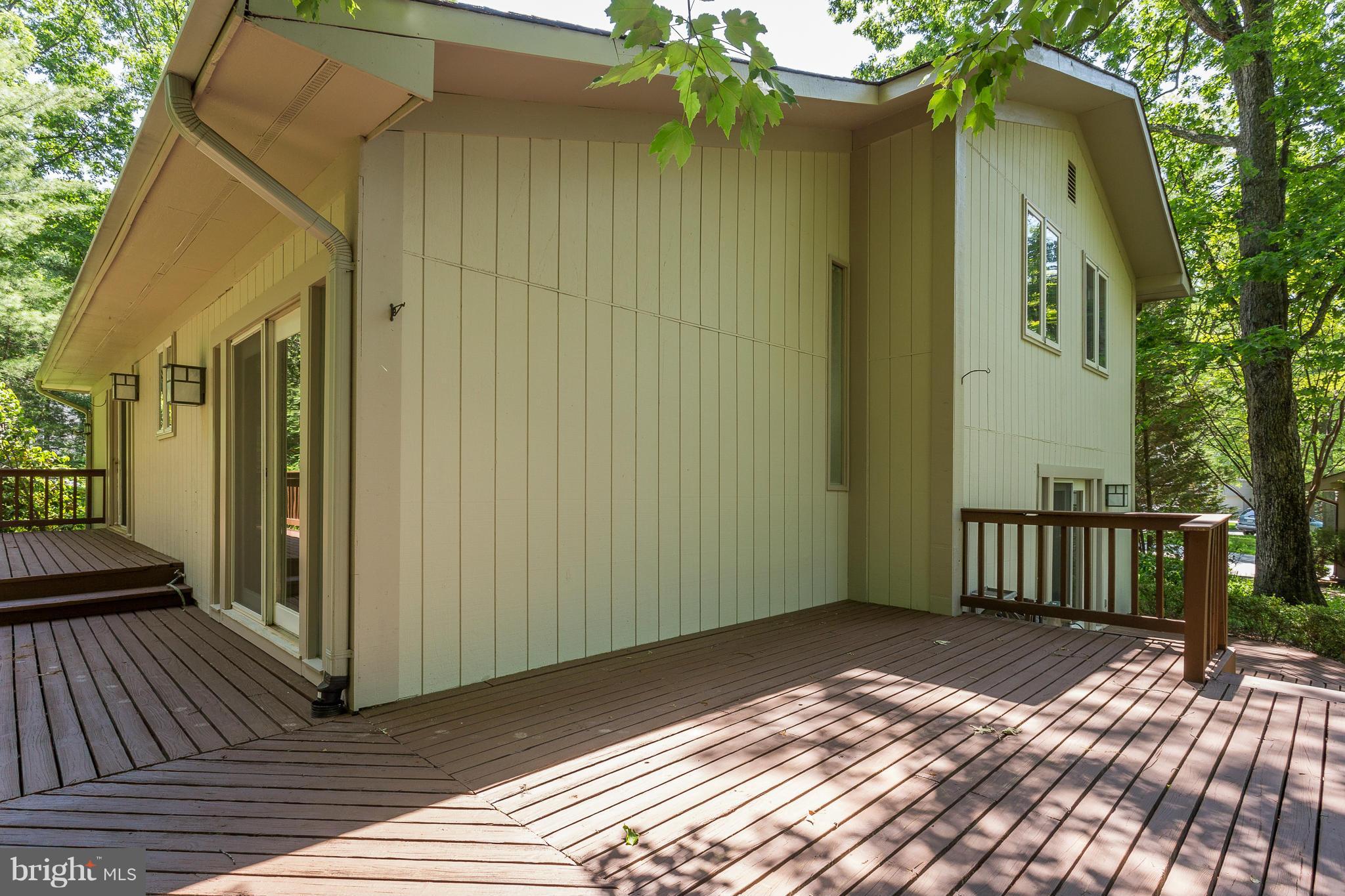 2519 Freetown Drive Reston, VA 20191 - Photo 26 of 29 Entertainment Deck