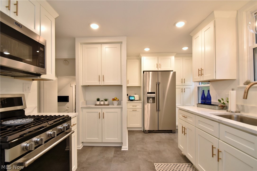 3558 Radcliffe Road Cleveland Heights, OH 44121 - Photo 11 of 32 Renovated Kitchen