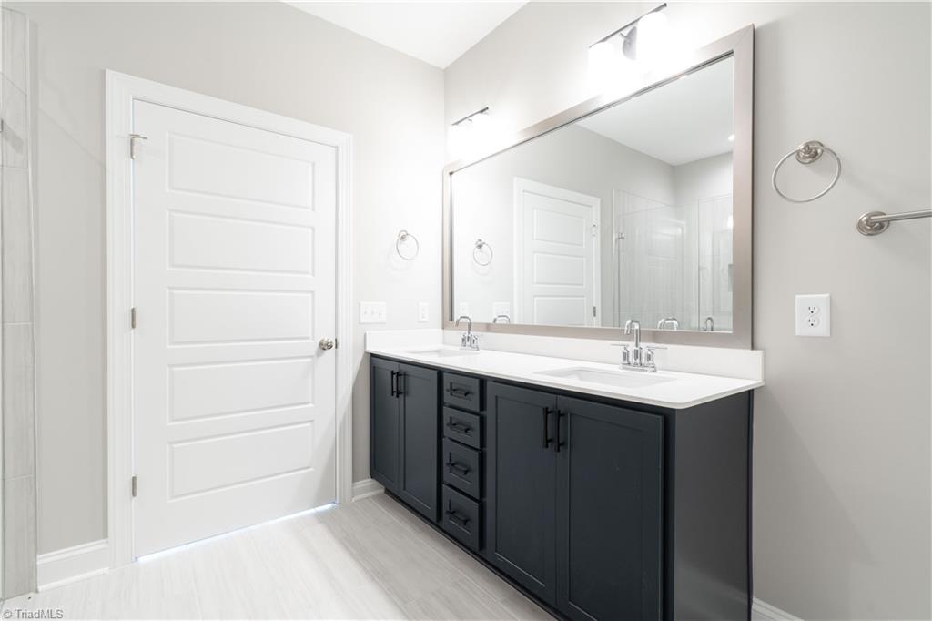 2059 Welden Ridge Road Kernersville, NC 27284 - Photo 25 of 50 Primary Ensuite