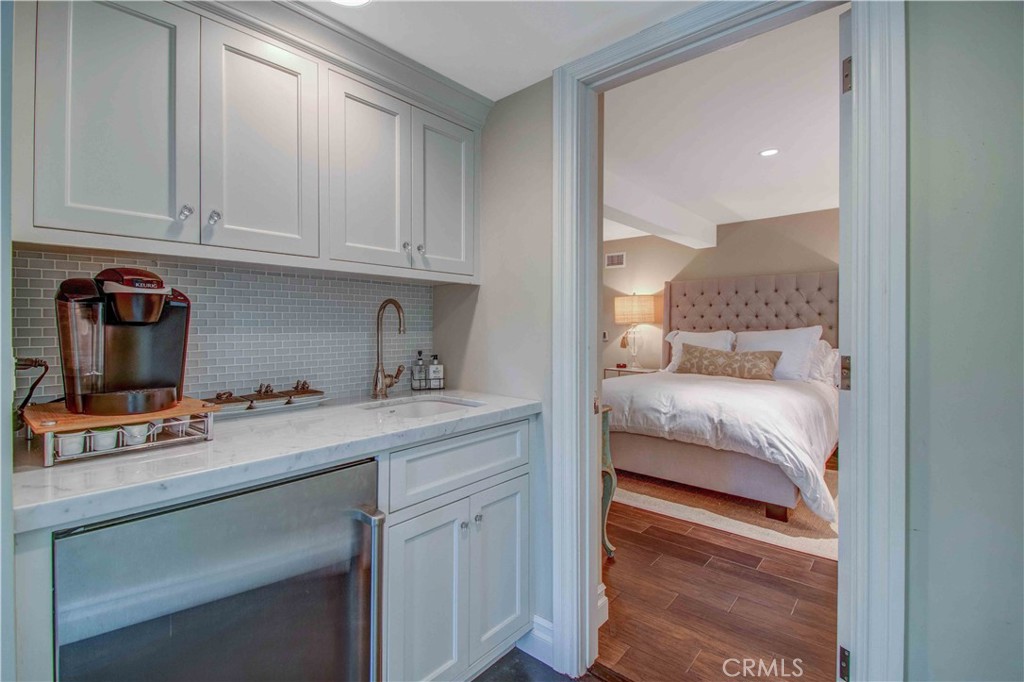 255 Emerald Bay Laguna Beach, CA 92651 - Photo 16 of 29