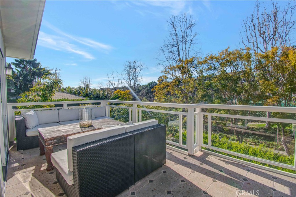 255 Emerald Bay Laguna Beach, CA 92651 - Photo 8 of 29