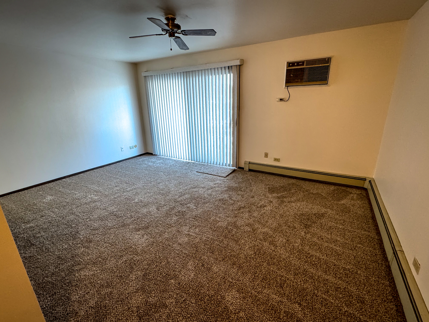 5500 West 127th Street, Unit 4 Alsip, IL 60803 - Photo 5 of 15 an empty room with windows