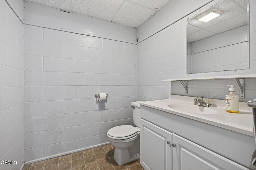 98 Howard Avenue Oak View, CA 93022 - Photo 36 of 72 a bathroom with a sink a toilet and vanity
