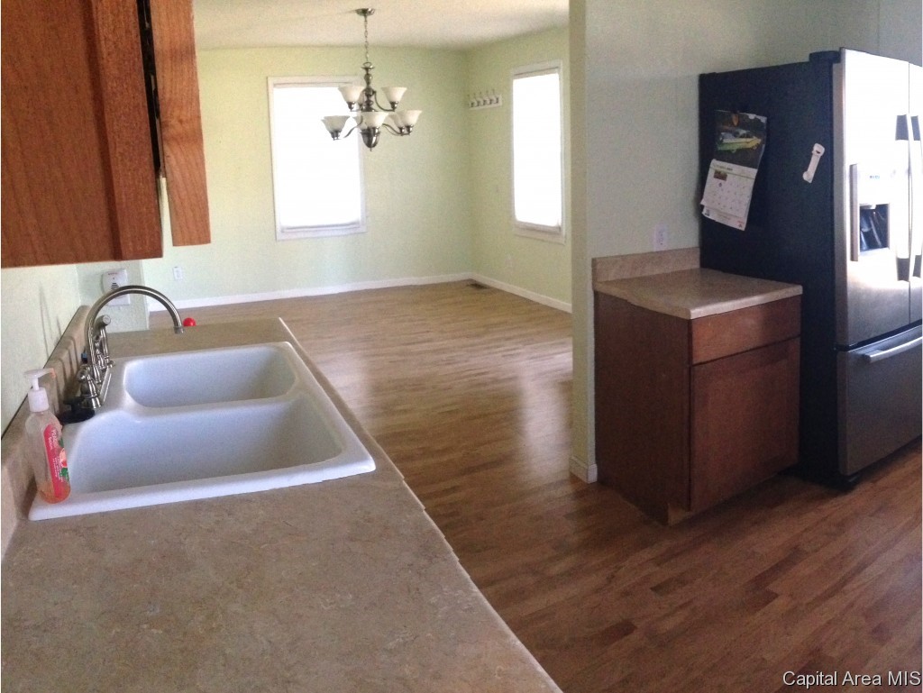 2220 East Keys Avenue Springfield, IL 62702 - Photo 7 of 26