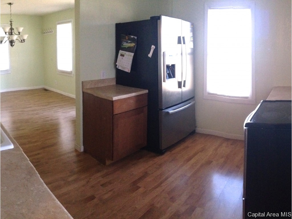 2220 East Keys Avenue Springfield, IL 62702 - Photo 8 of 26