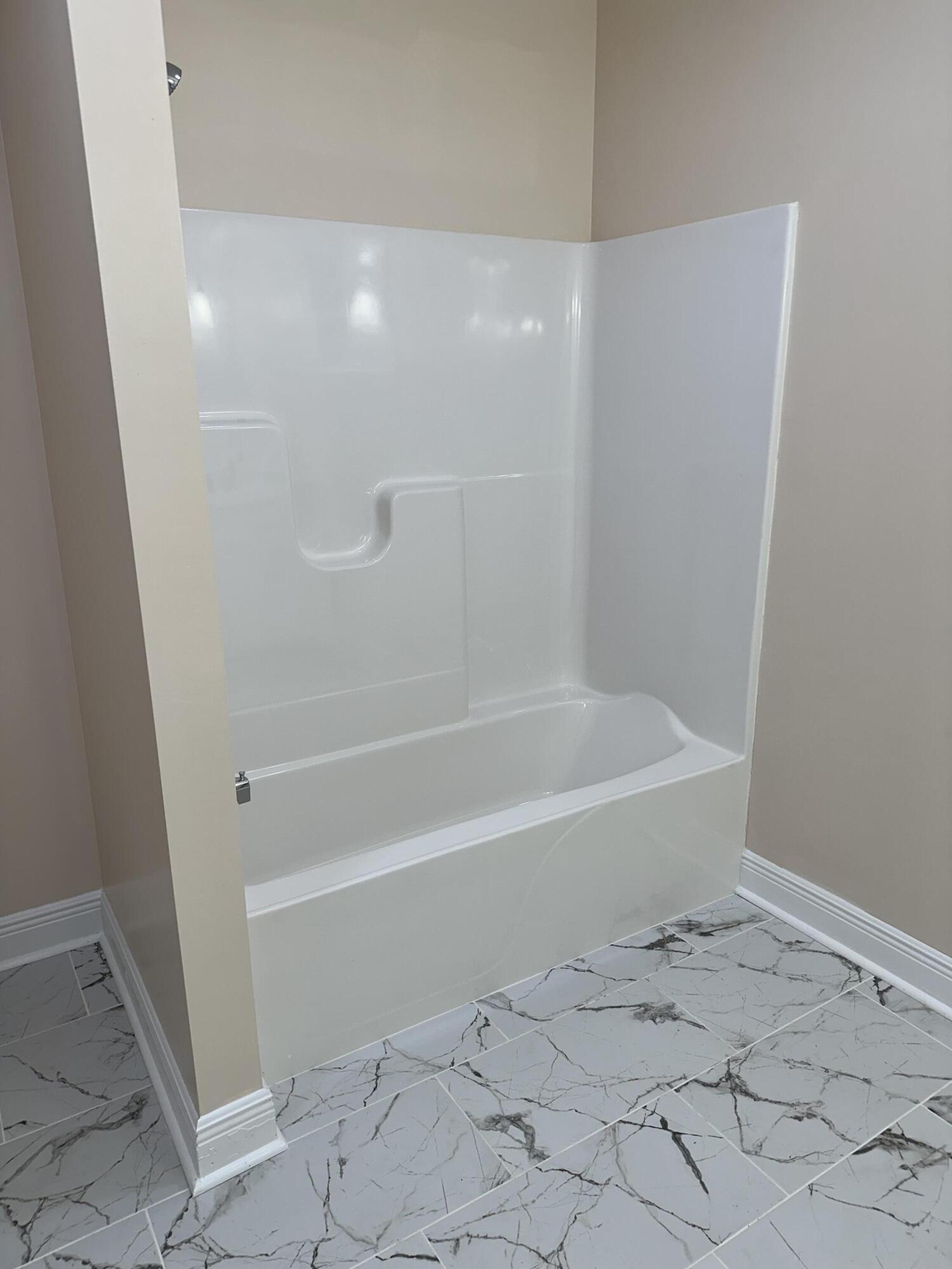 707 Rutherford Avenue Northwest Roanoke, VA 24016 - Photo 12 of 22 a bath room with a shower and a bath tub