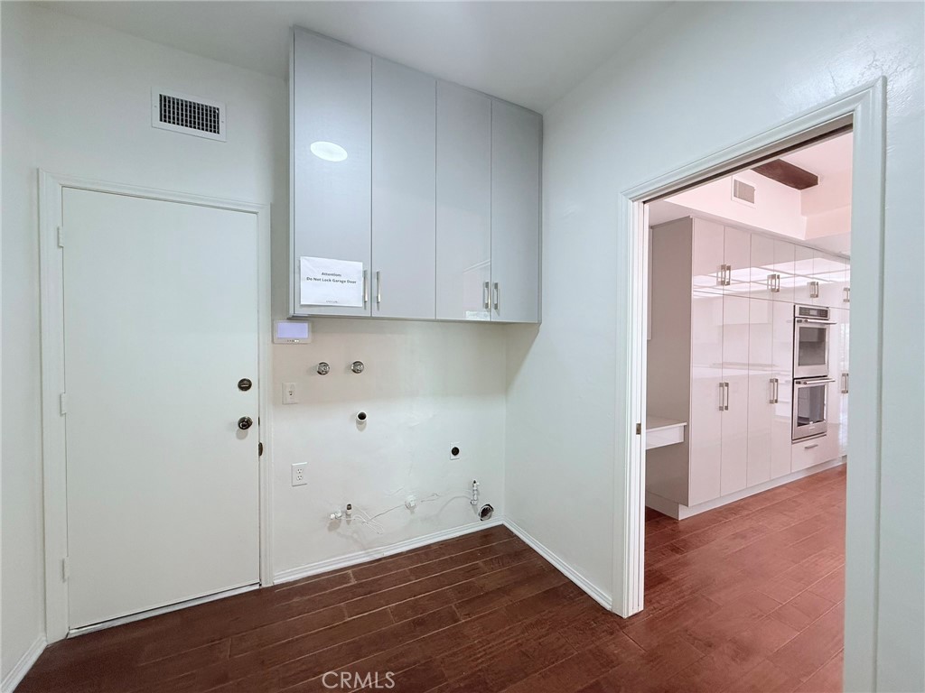 1727 Euston Road San Marino, CA 91108 - Photo 30 of 36 a view of an empty room with closet and a window