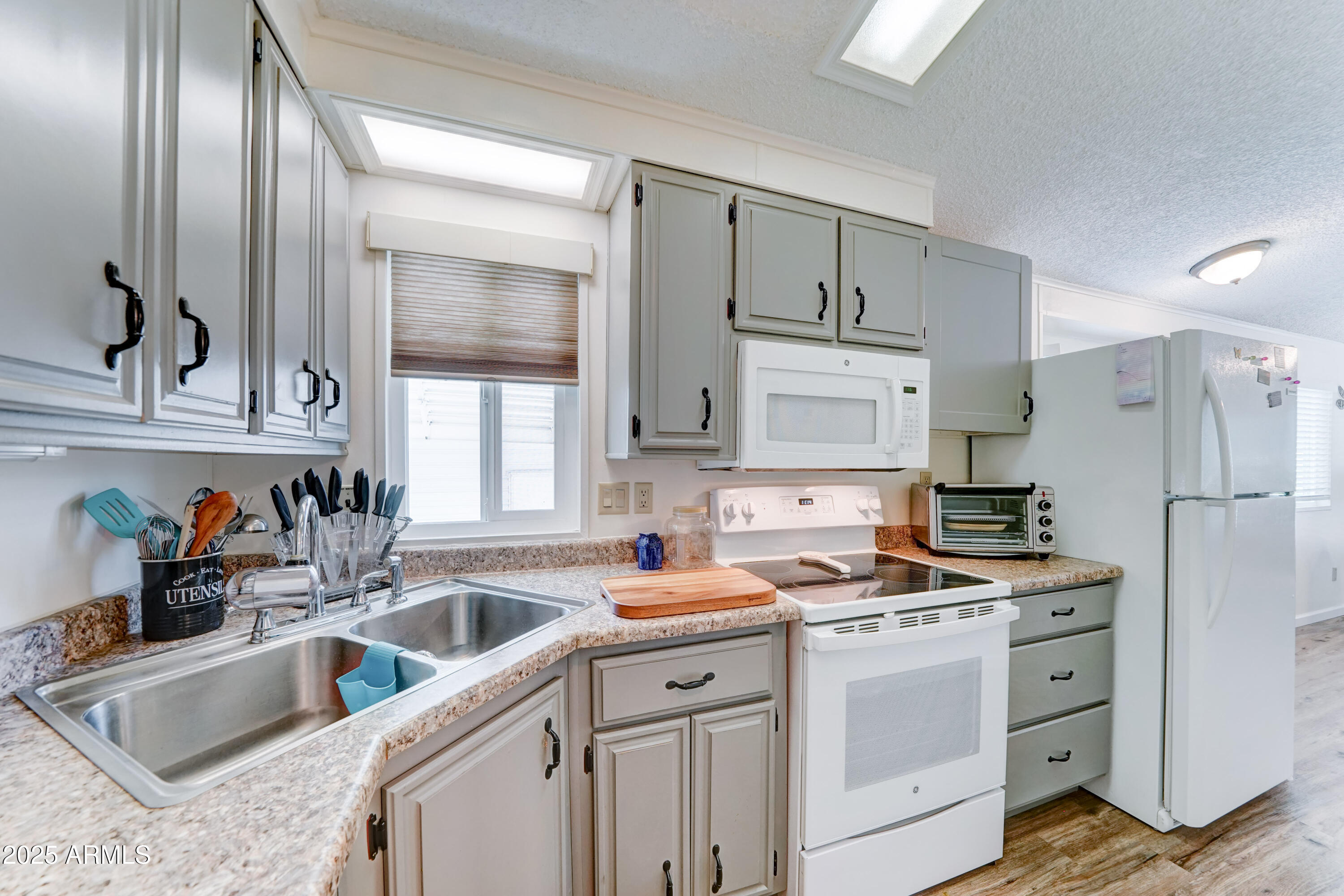 111 South Greenfield Road, Unit 400 Mesa, AZ 85206 - Photo 9 of 32 Kitchen fully furnished