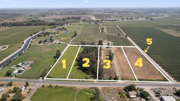 a view of a tennis court